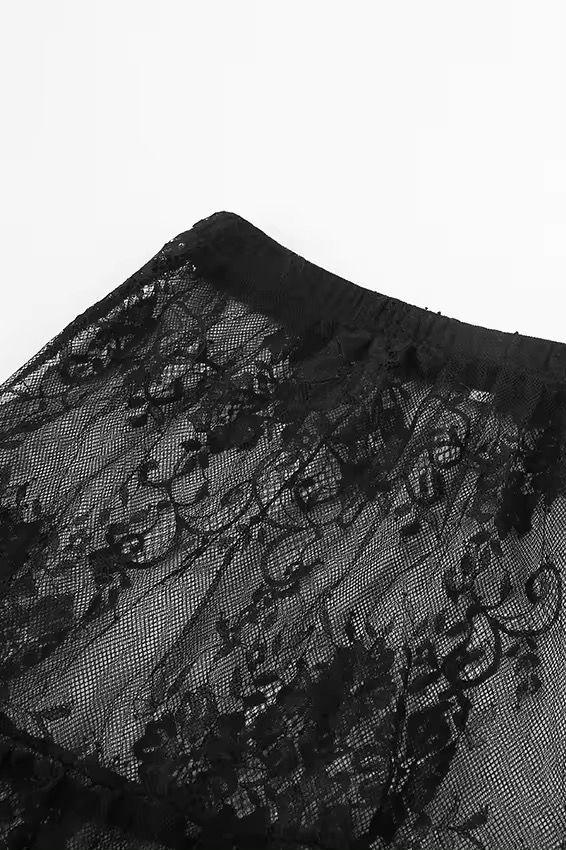 JENN - High-waisted lace skirt in black